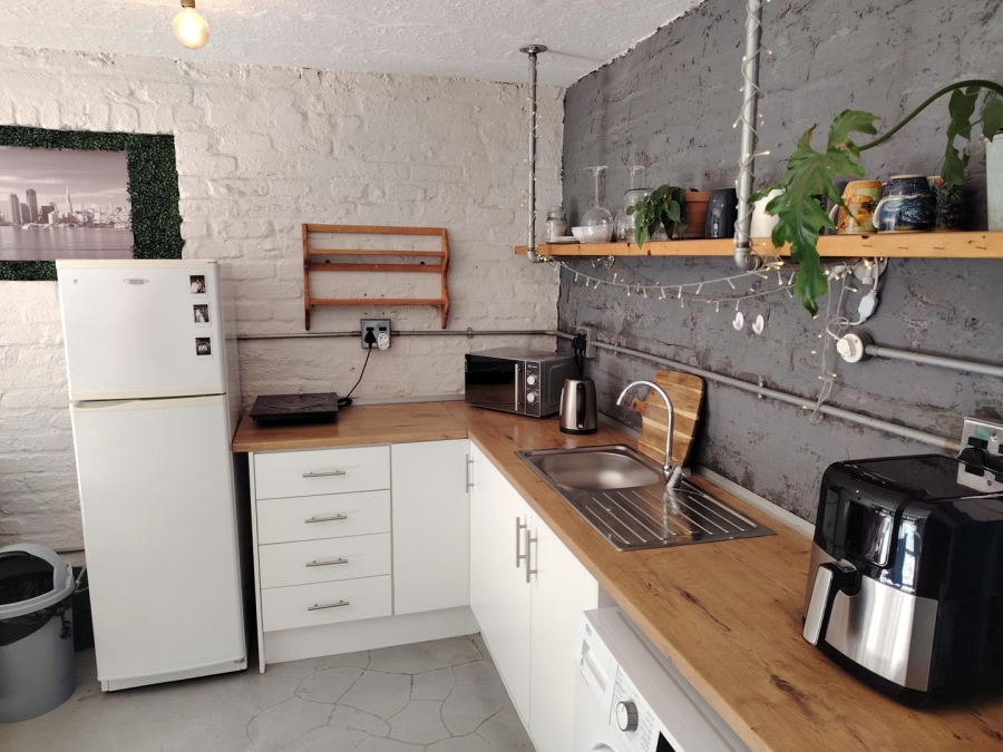 1 Bedroom Property for Sale in Loevenstein Western Cape